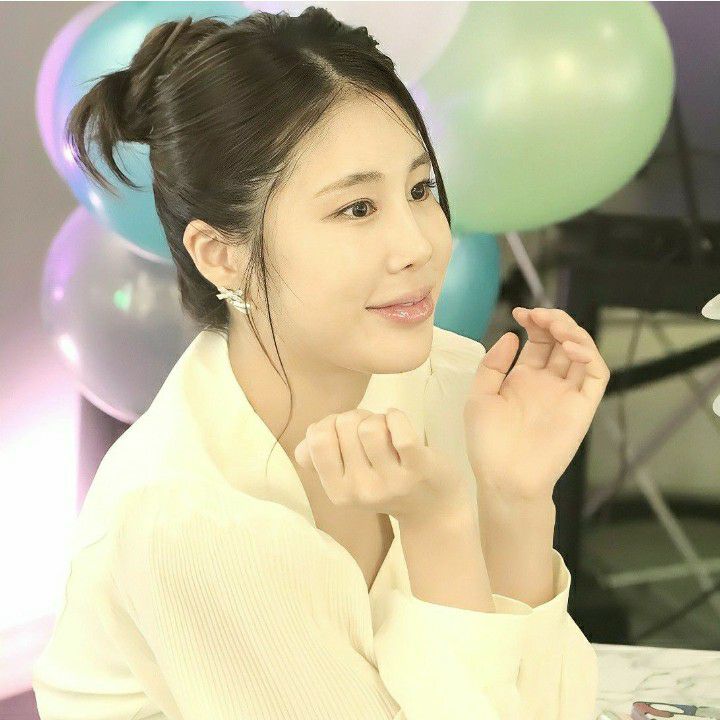 Behind-the-scenes cut of Kim Soyou