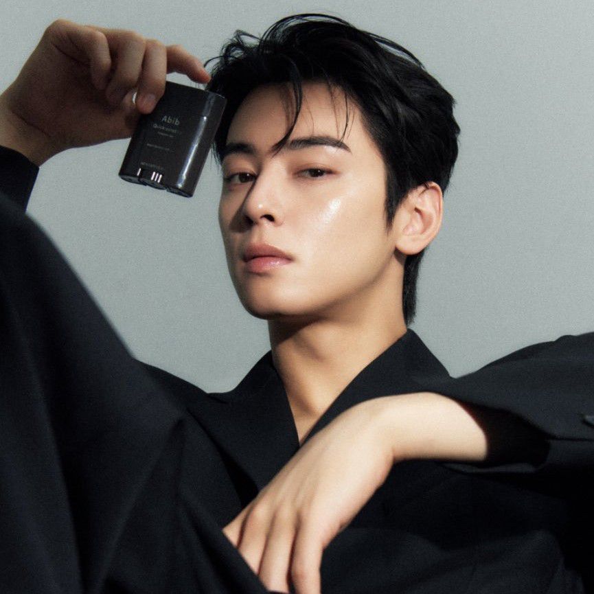 Behind-the-scenes cut of Cha Eunwoo