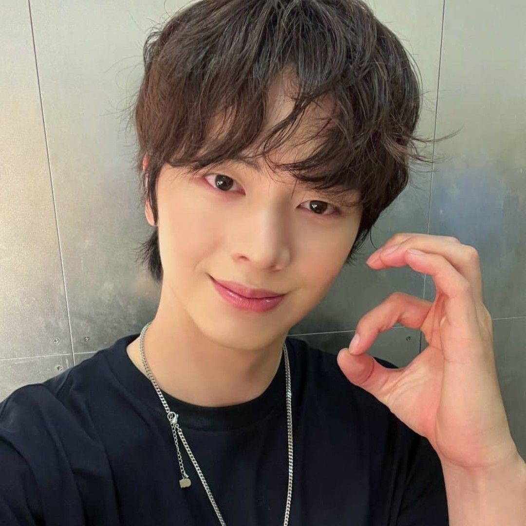 Recent activity shot of Yook Sungjae