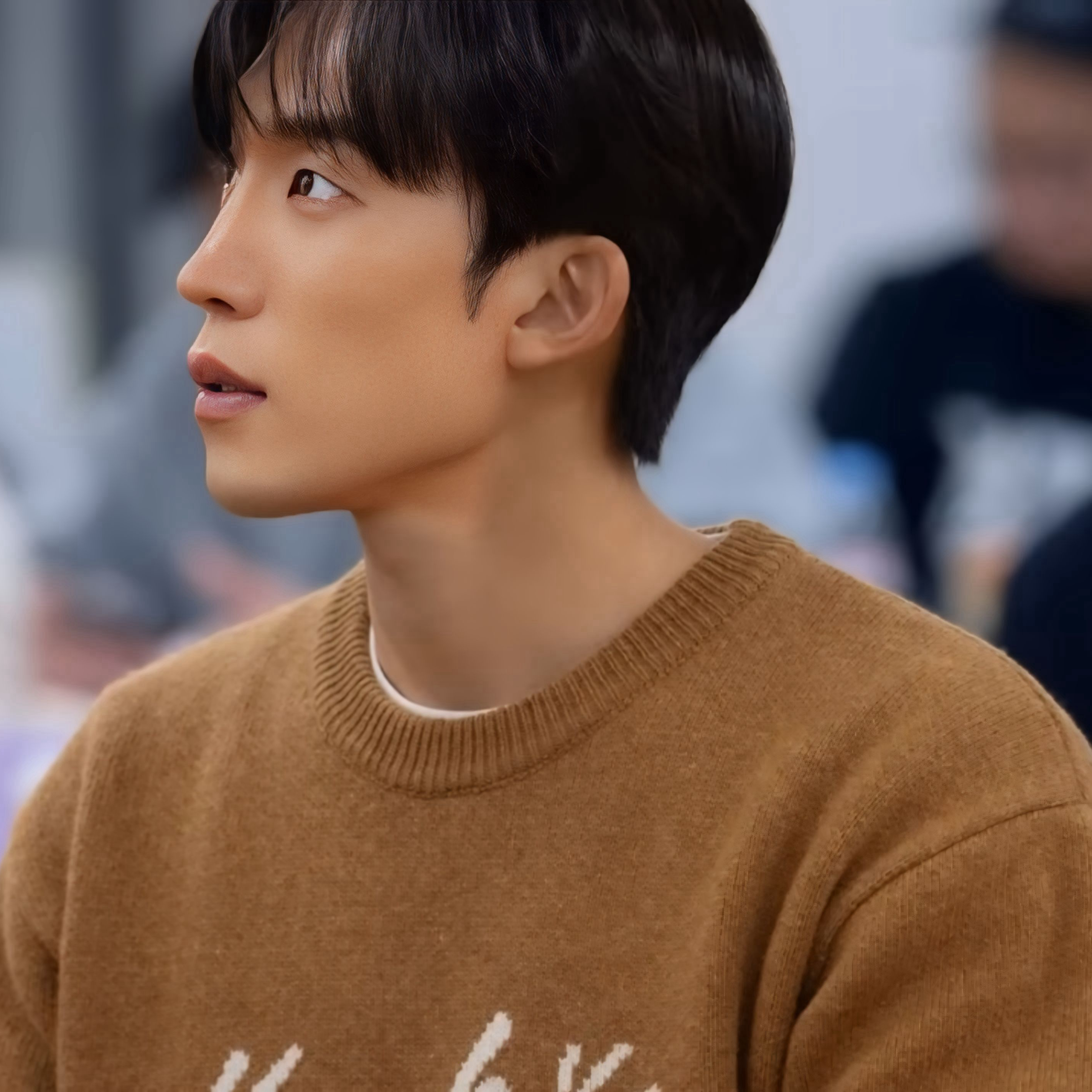 Behind-the-scenes cut of Lee Sangyi