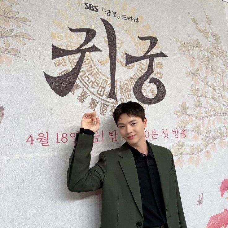 A moment captured by a fan of Yook Sungjae