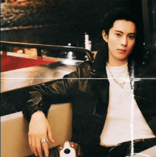 A moment captured by a fan of Dylan Wang