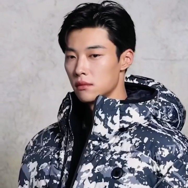 A moment captured by a fan of Woo Dohwan