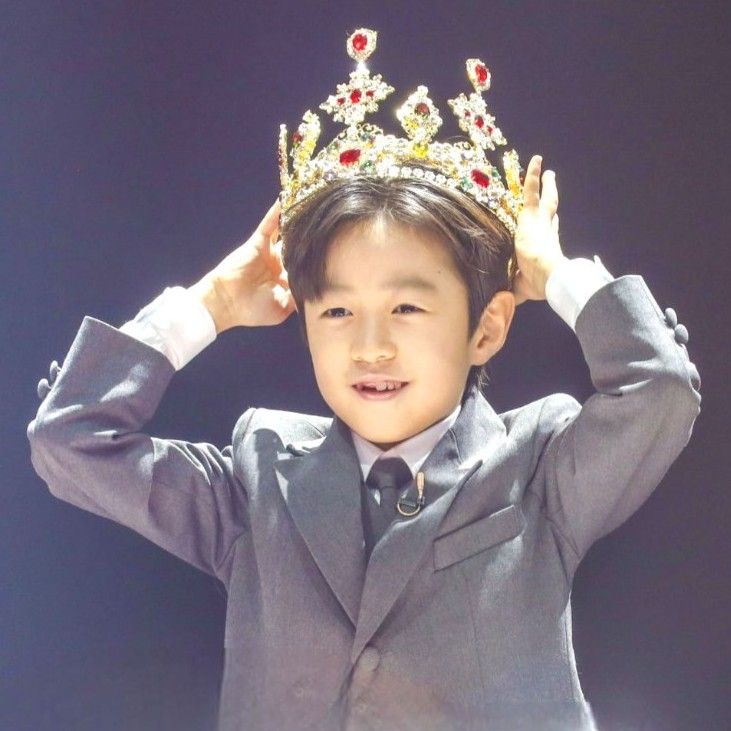 Behind-the-scenes cut of You Jiwoo