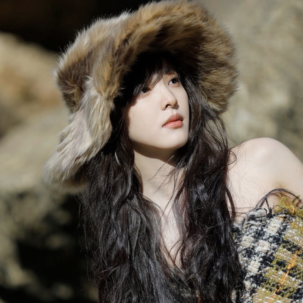 Recent activity shot of Zhang Ruonan