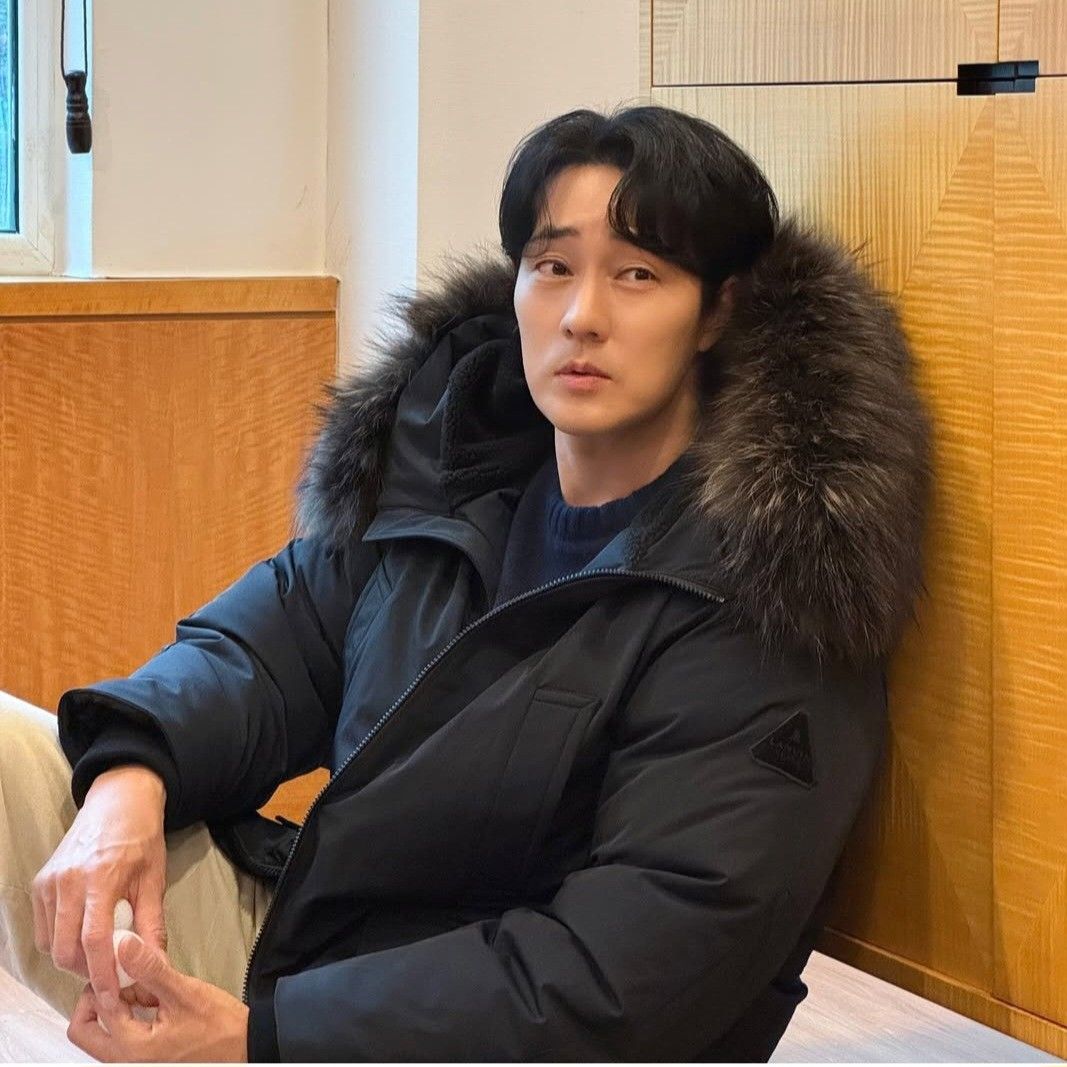 Behind-the-scenes cut of So Jisub