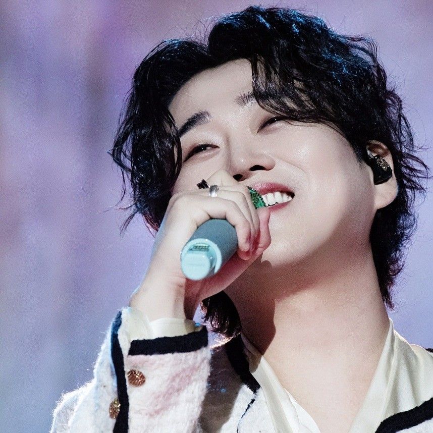 A moment captured by a fan of Hwang Youngwoong