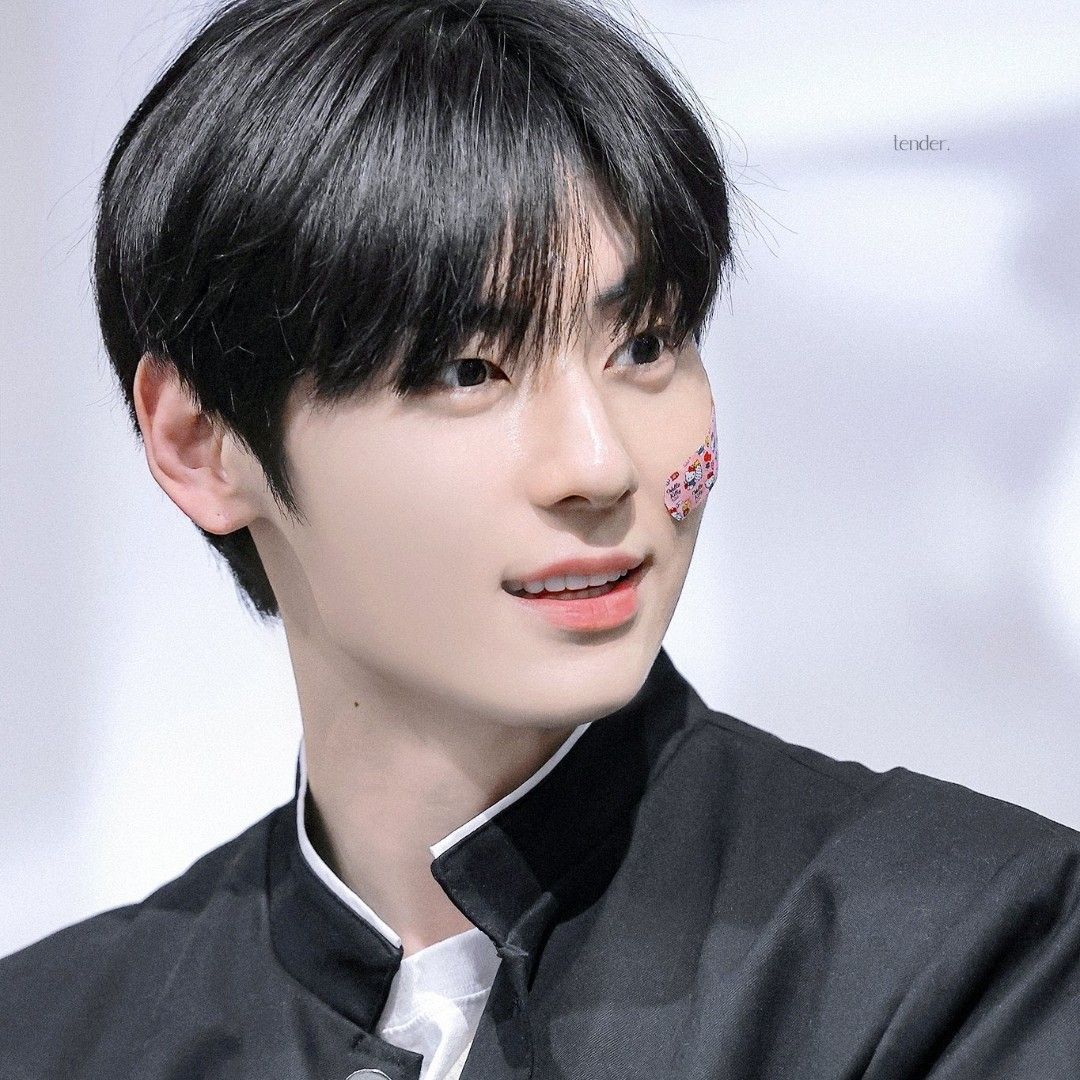 Behind-the-scenes cut of Hwang Minhyun