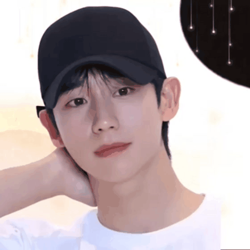 Behind-the-scenes cut of Jung Haein