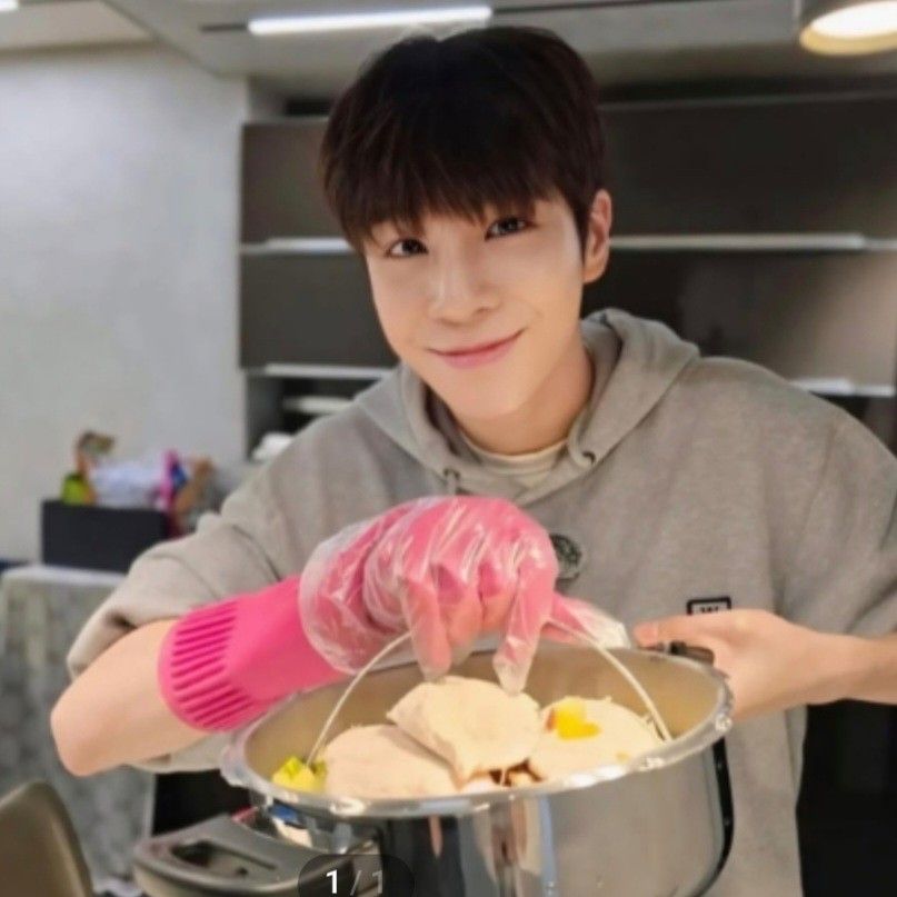 Behind-the-scenes cut of Jeong Dongwon