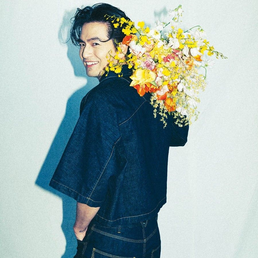 Behind-the-scenes cut of Lee Jinwook