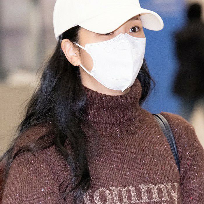 Behind-the-scenes cut of Jisoo (1995)