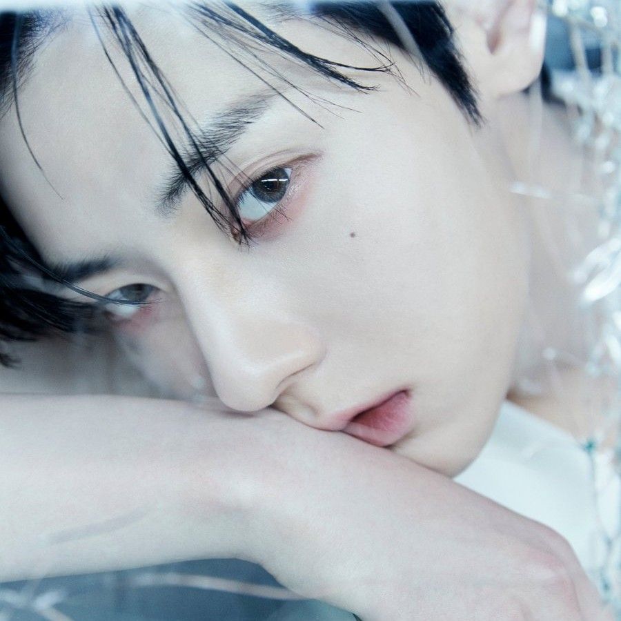 A moment captured by a fan of Hwang Minhyun
