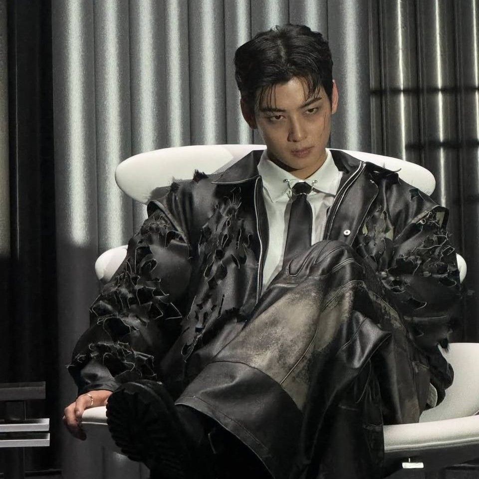 Recent activity shot of Cha Eunwoo