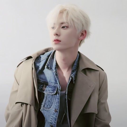 Recent activity shot of Hwang Minhyun