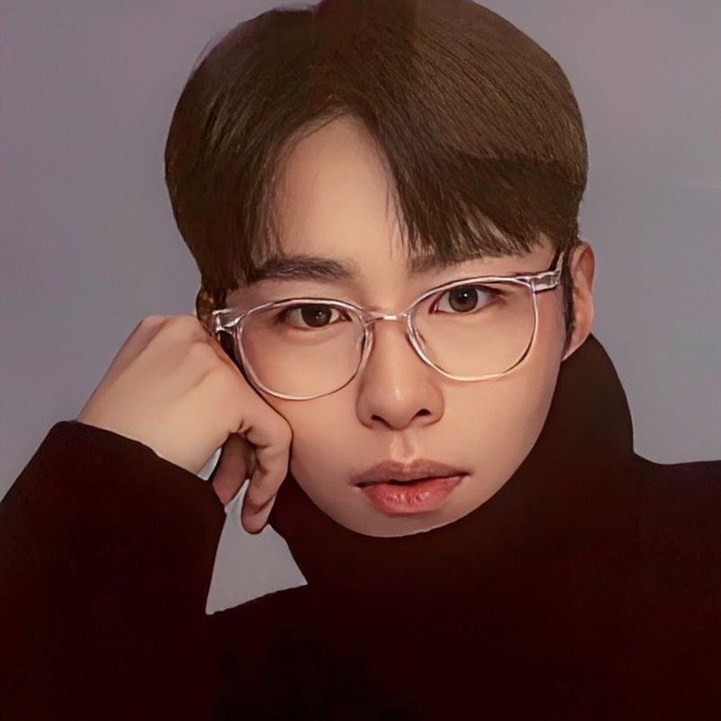 A moment captured by a fan of Lee Jaewook