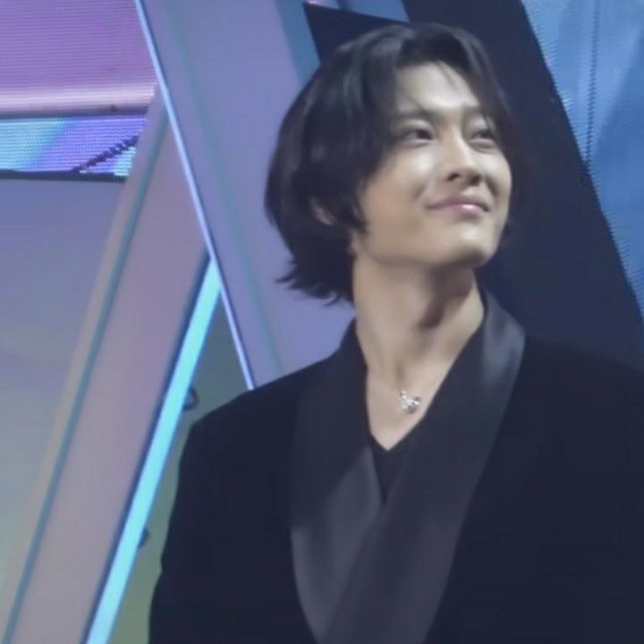 Behind-the-scenes cut of Lee Jongwon