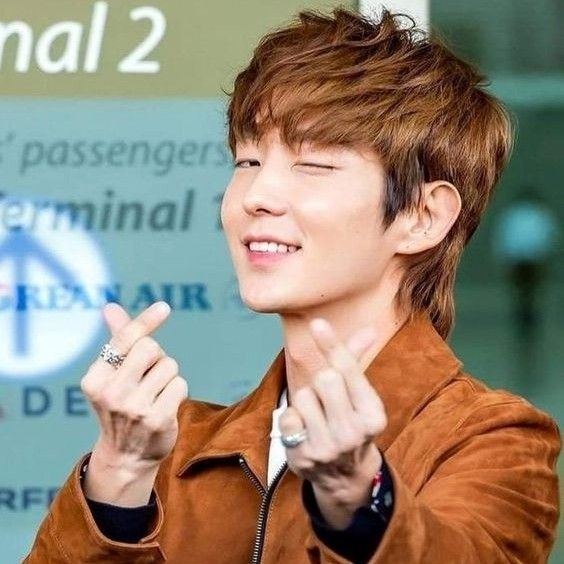 A moment captured by a fan of Lee Joongi