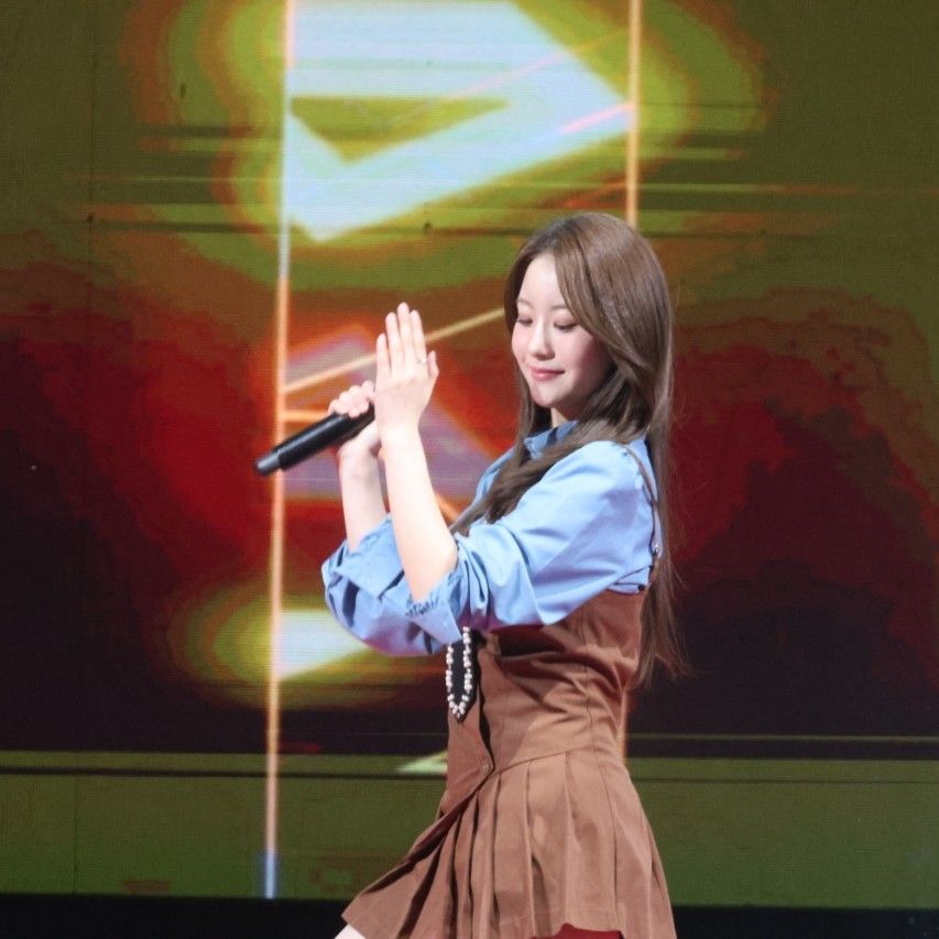 Latest photo of Oh Yujin