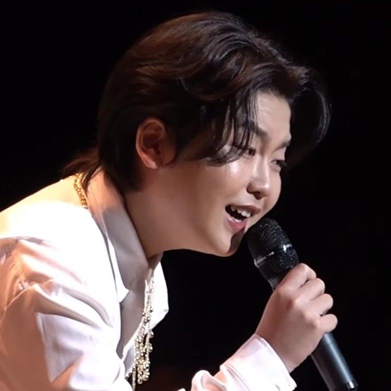 A moment captured by a fan of Park Sungon