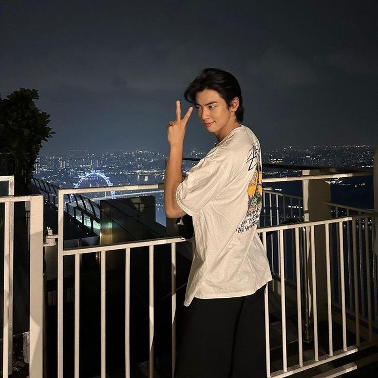 A moment captured by a fan of Cha Eunwoo