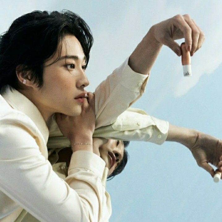 Recent activity shot of Lee Jongwon