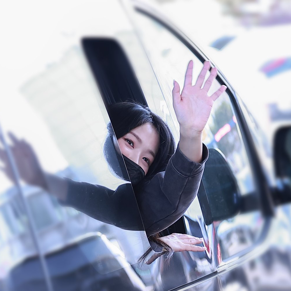 Behind-the-scenes cut of Kim Hyeyoon