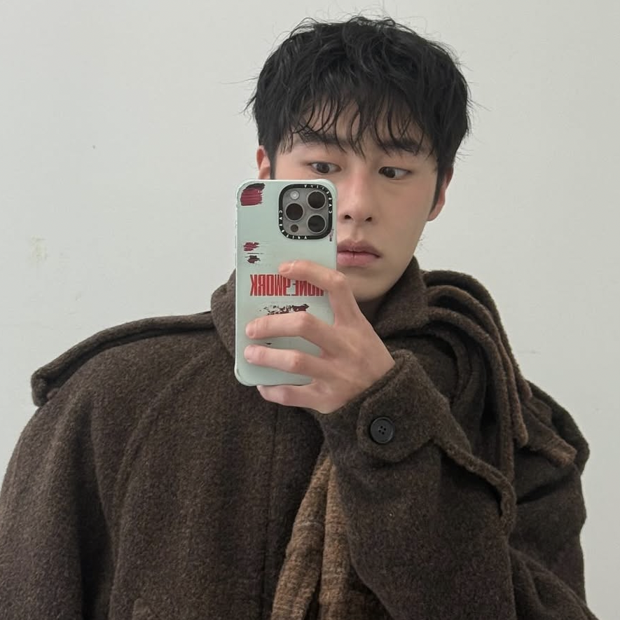 Behind-the-scenes cut of Lee Jaewook