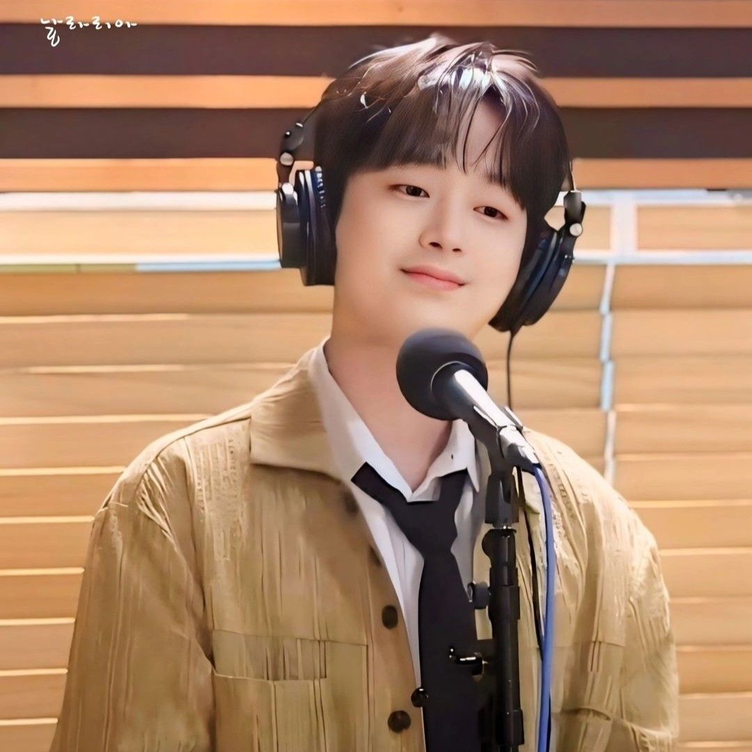 Behind-the-scenes cut of Lee Chanwon