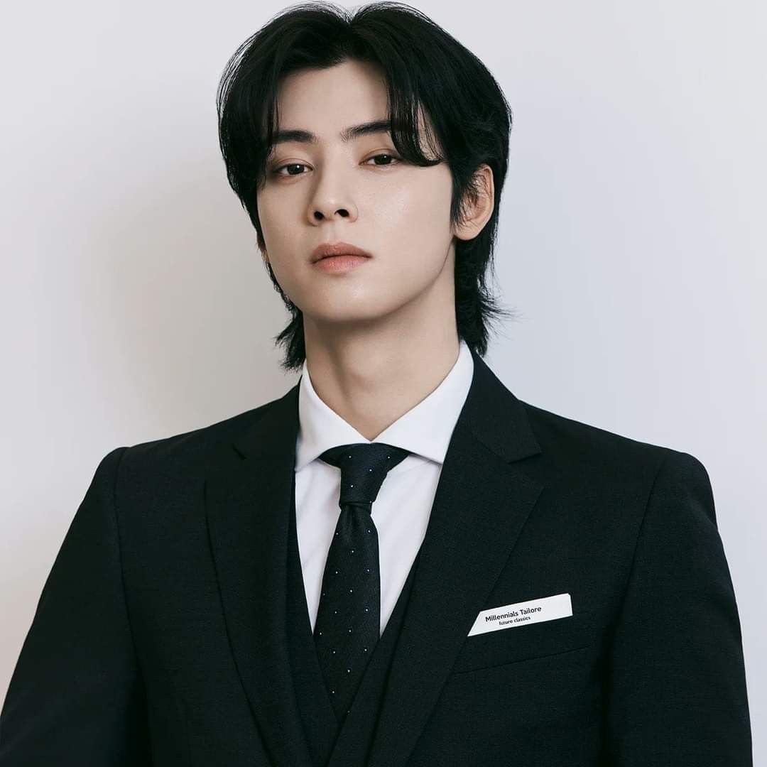 Latest photo of Cha Eunwoo