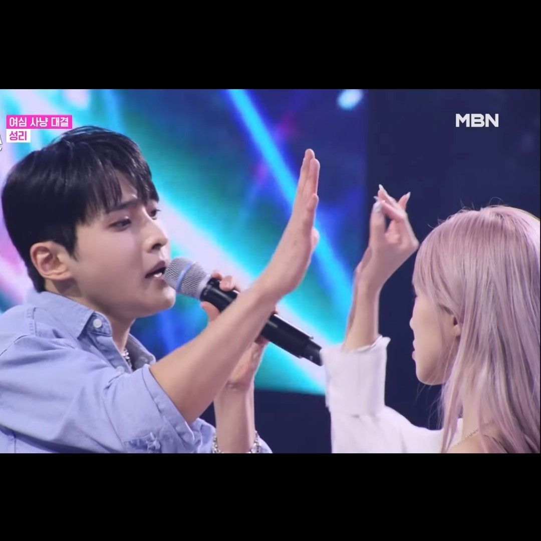 A moment captured by a fan of Seong Ri