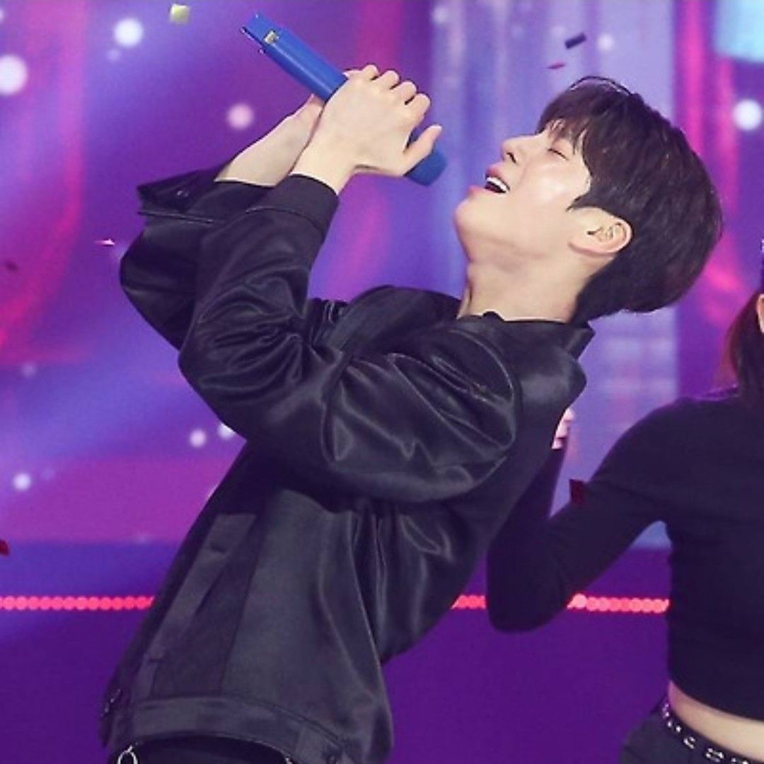 A moment captured by a fan of Jeong Dongwon