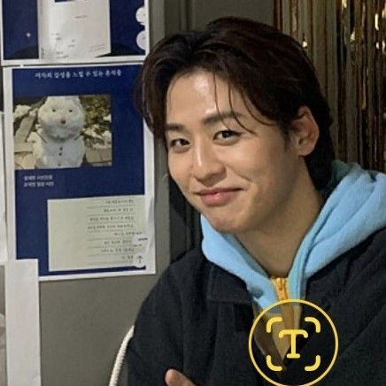 A moment captured by a fan of Lee Solomon