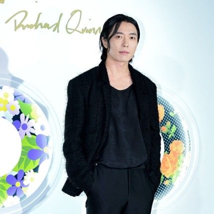 Behind-the-scenes cut of Kim Jaewook