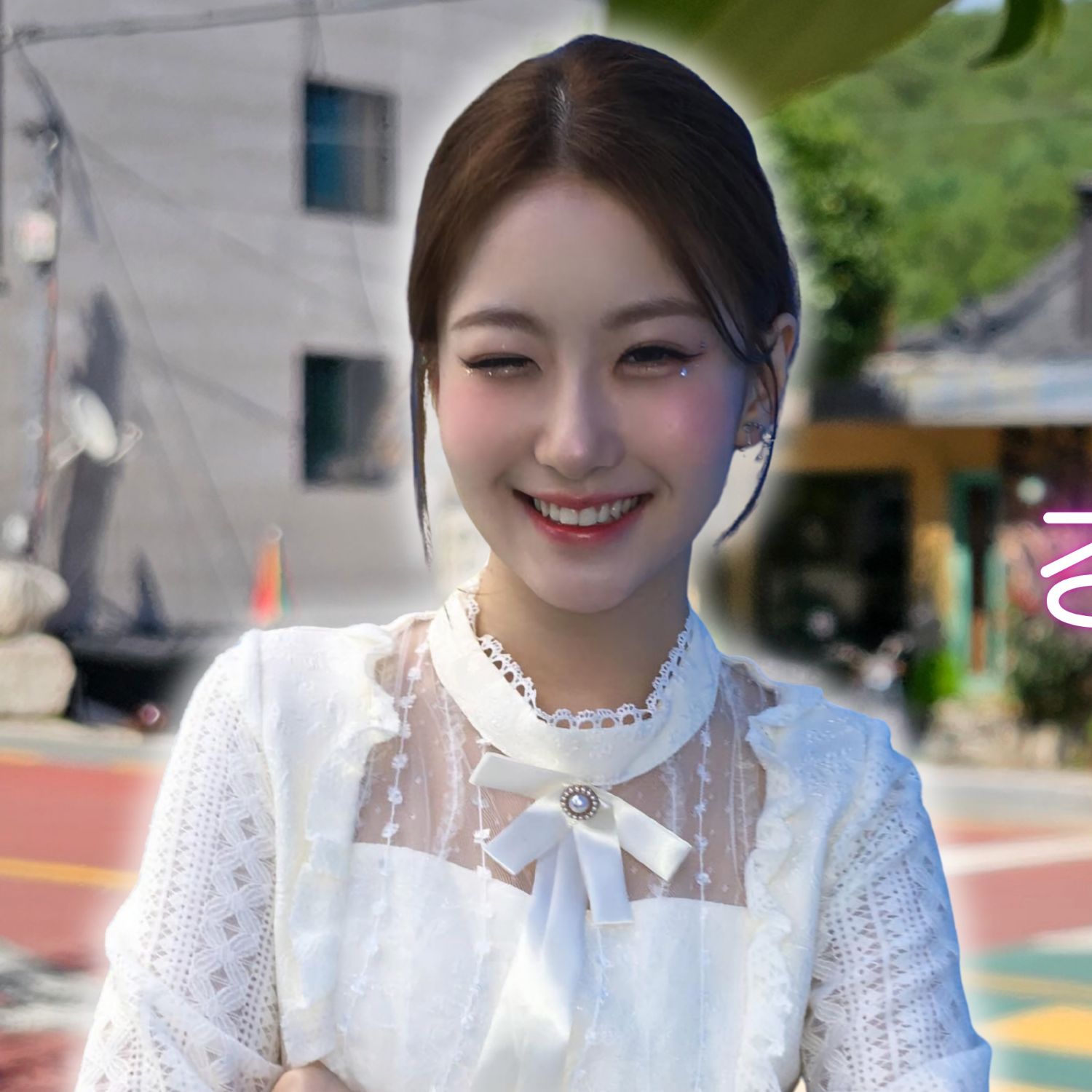 Behind-the-scenes cut of Oh Yujin