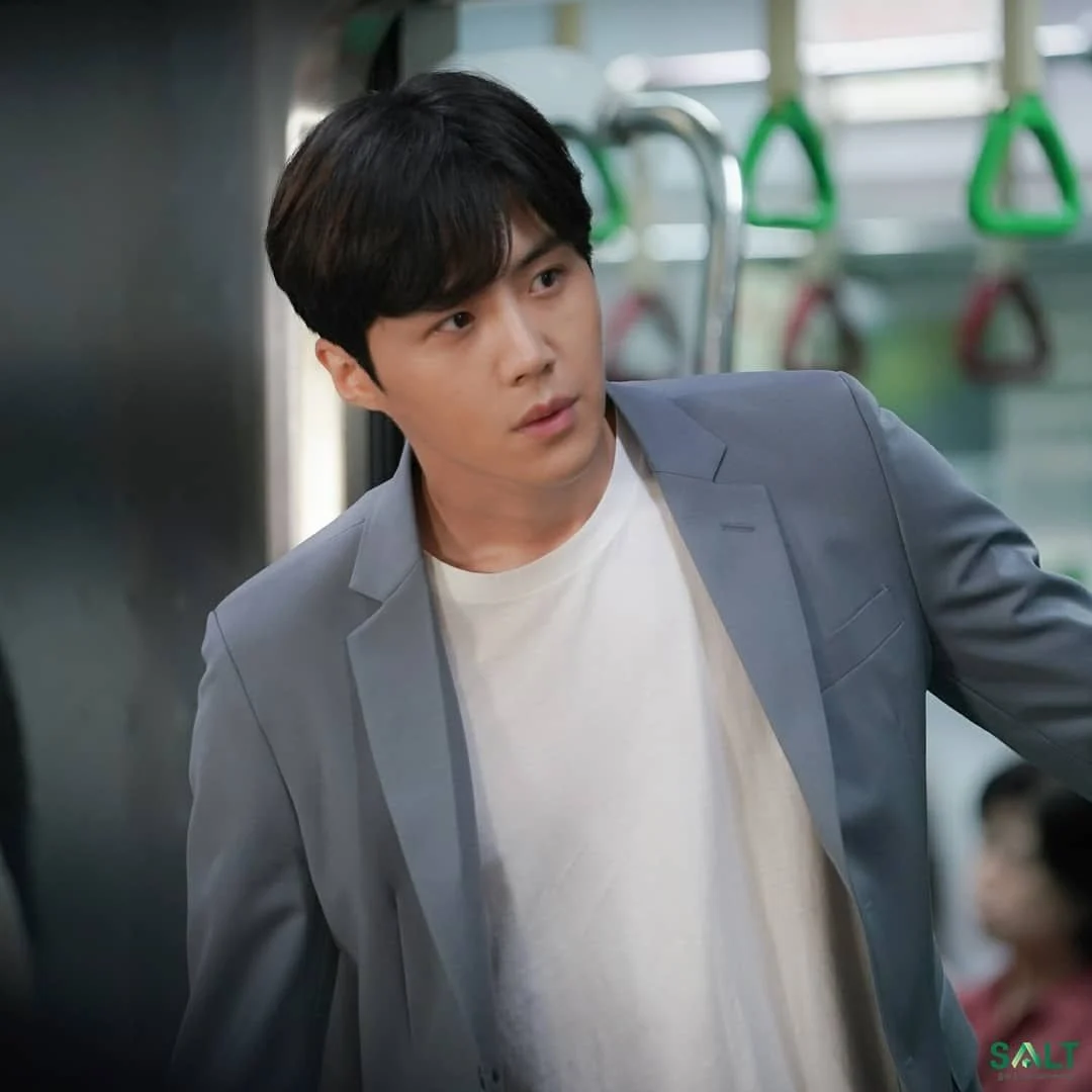 Behind-the-scenes cut of Kim Seonho