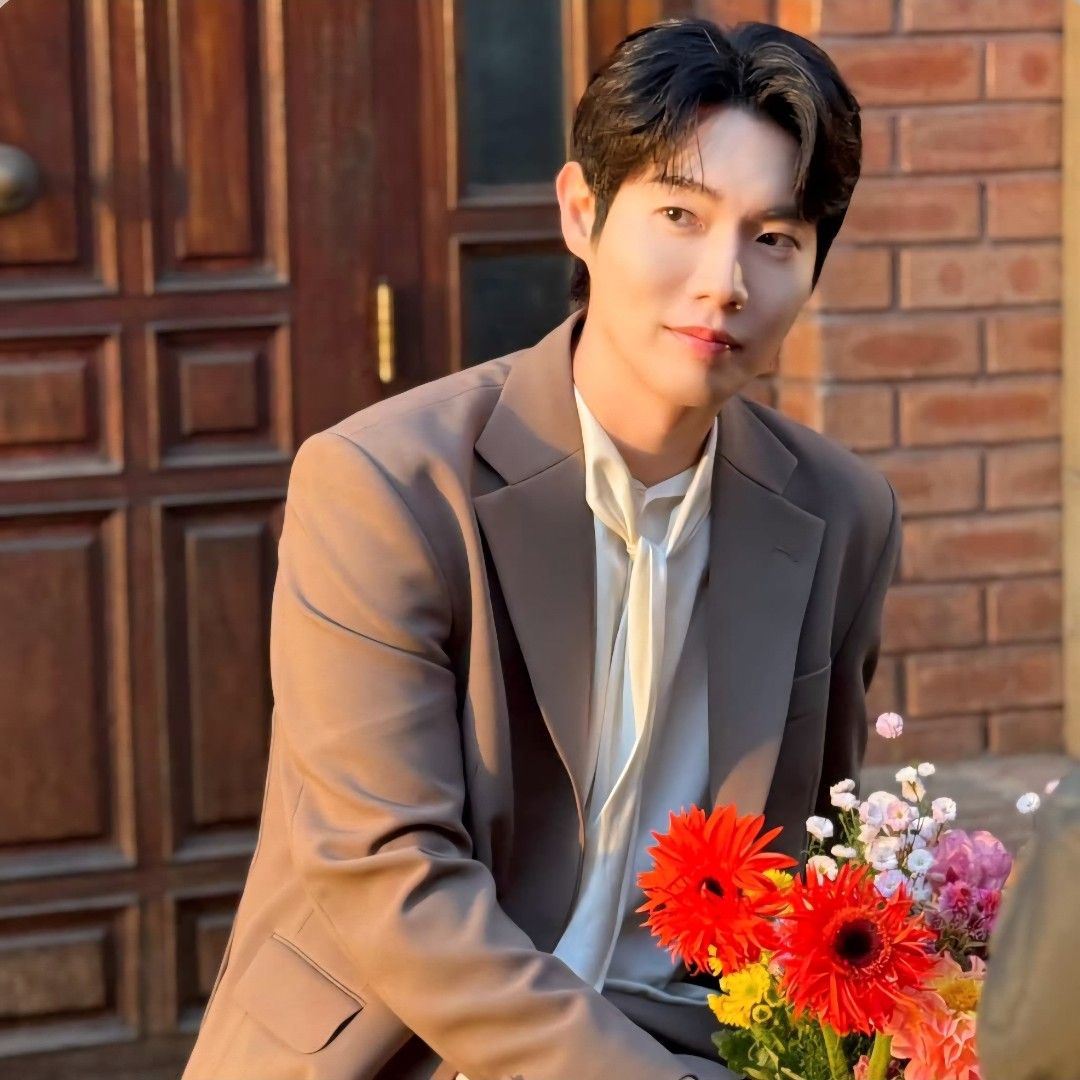 Latest photo of Son Taejin