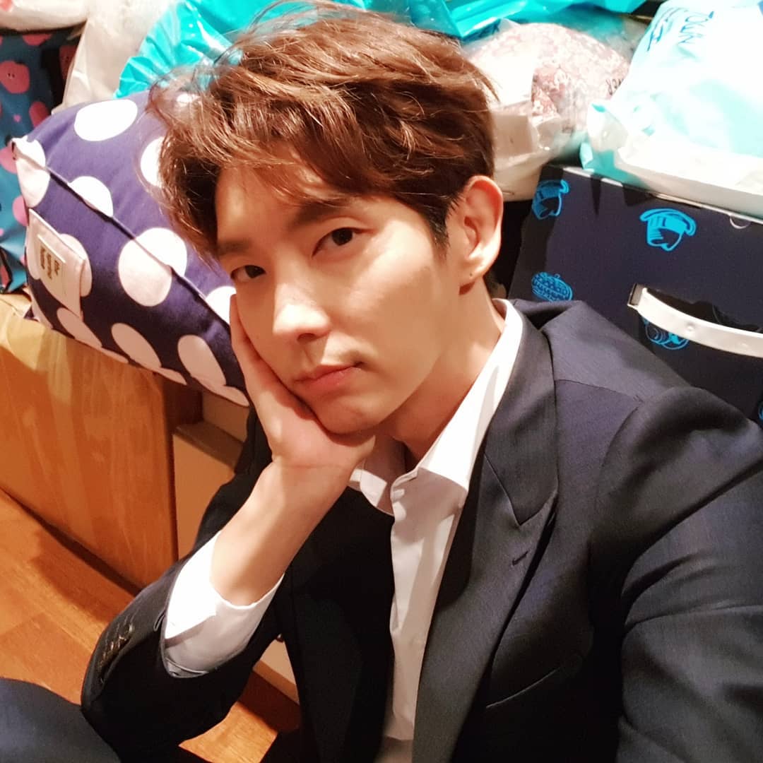 Behind-the-scenes cut of Lee Joongi