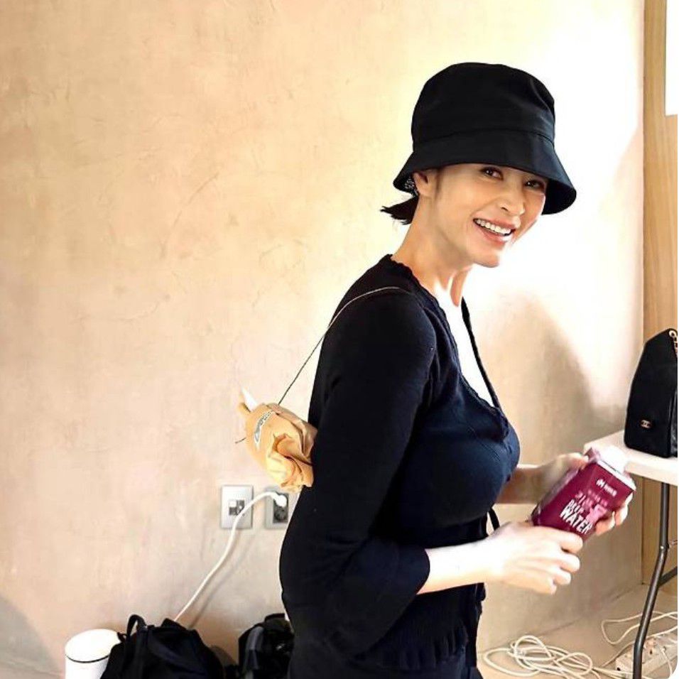 Behind-the-scenes cut of Kim Hyesoo