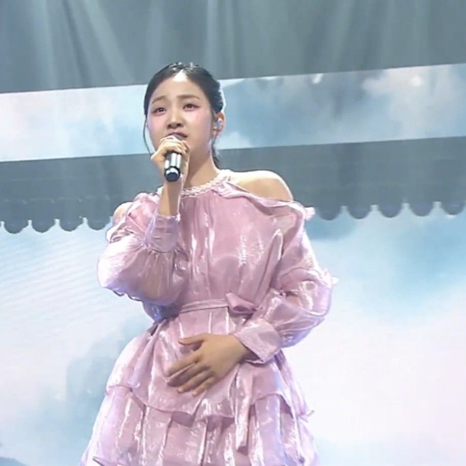 A moment captured by a fan of Kim Taeyeon