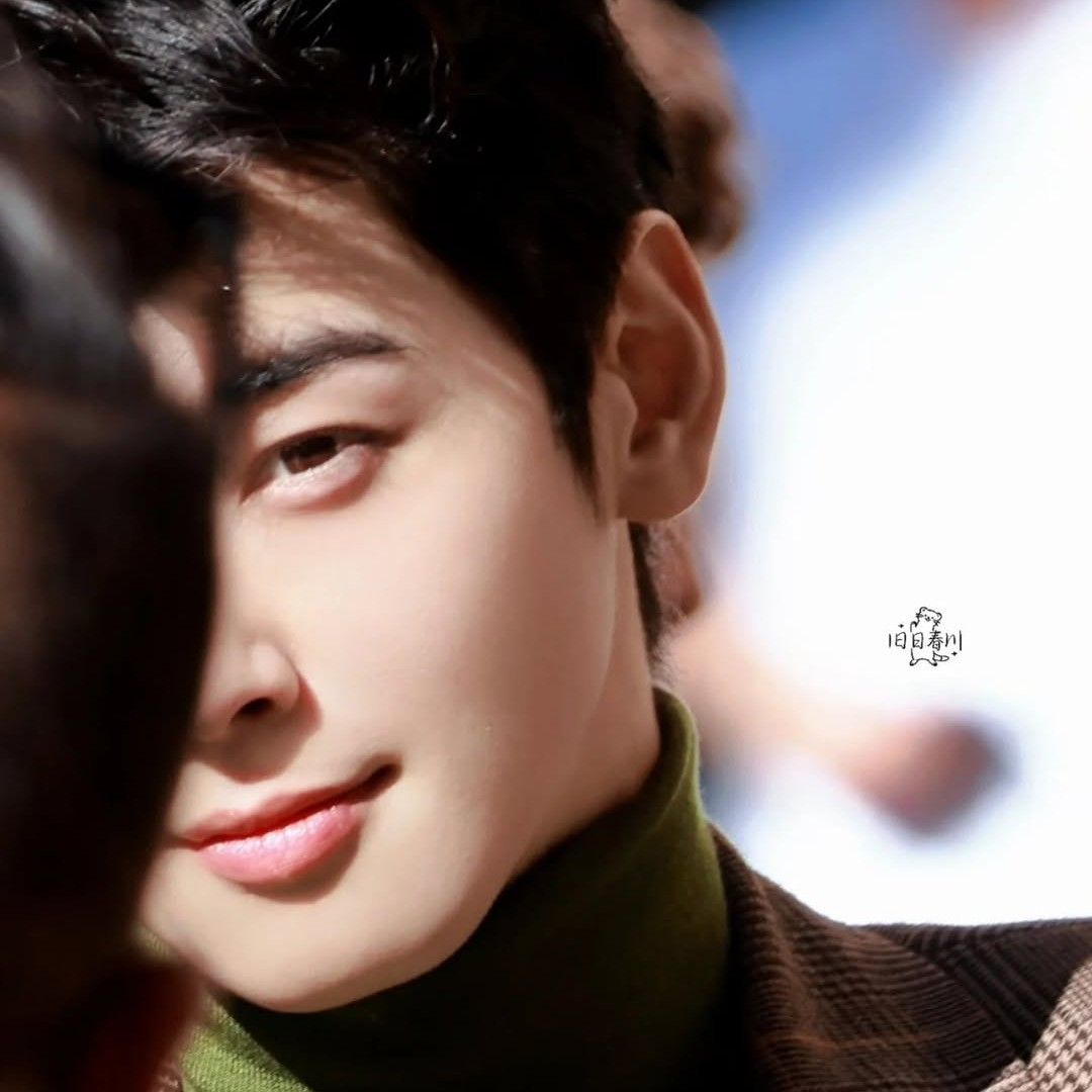 Recent activity shot of Cha Eunwoo