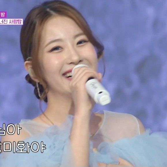 A moment captured by a fan of Oh Yujin
