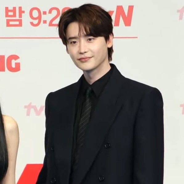 Latest photo of Lee Jongsuk