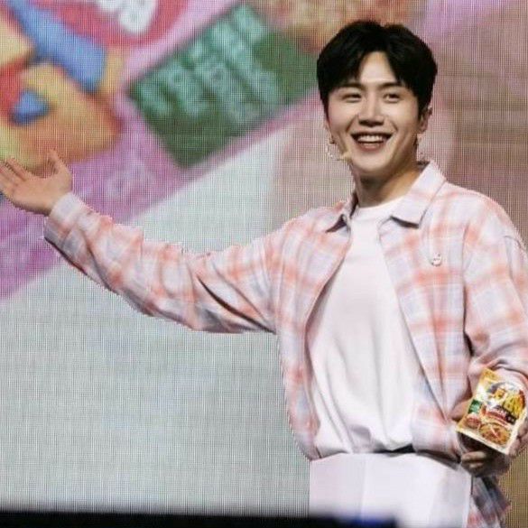 Behind-the-scenes cut of Kim Seonho