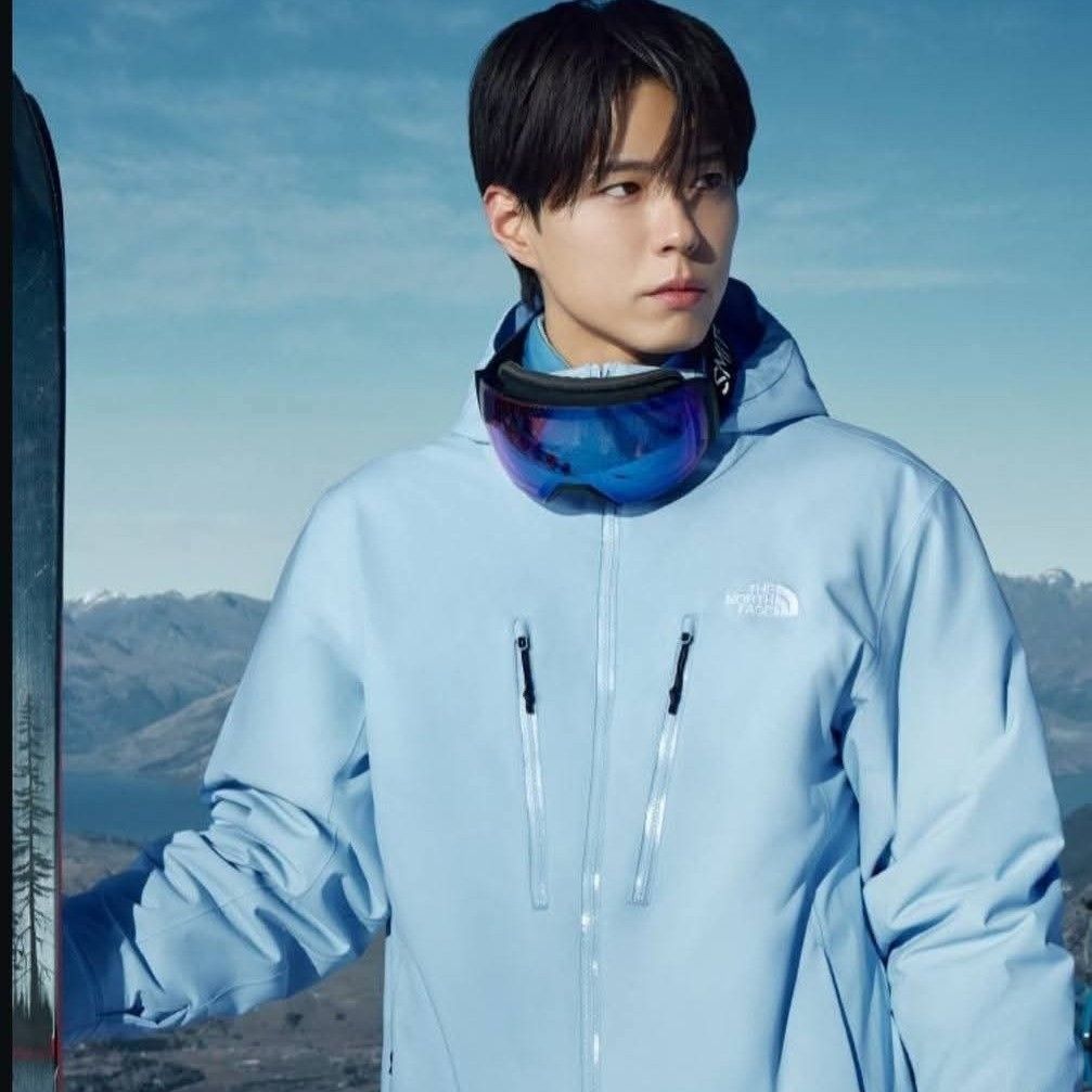 A moment captured by a fan of Park Bogum