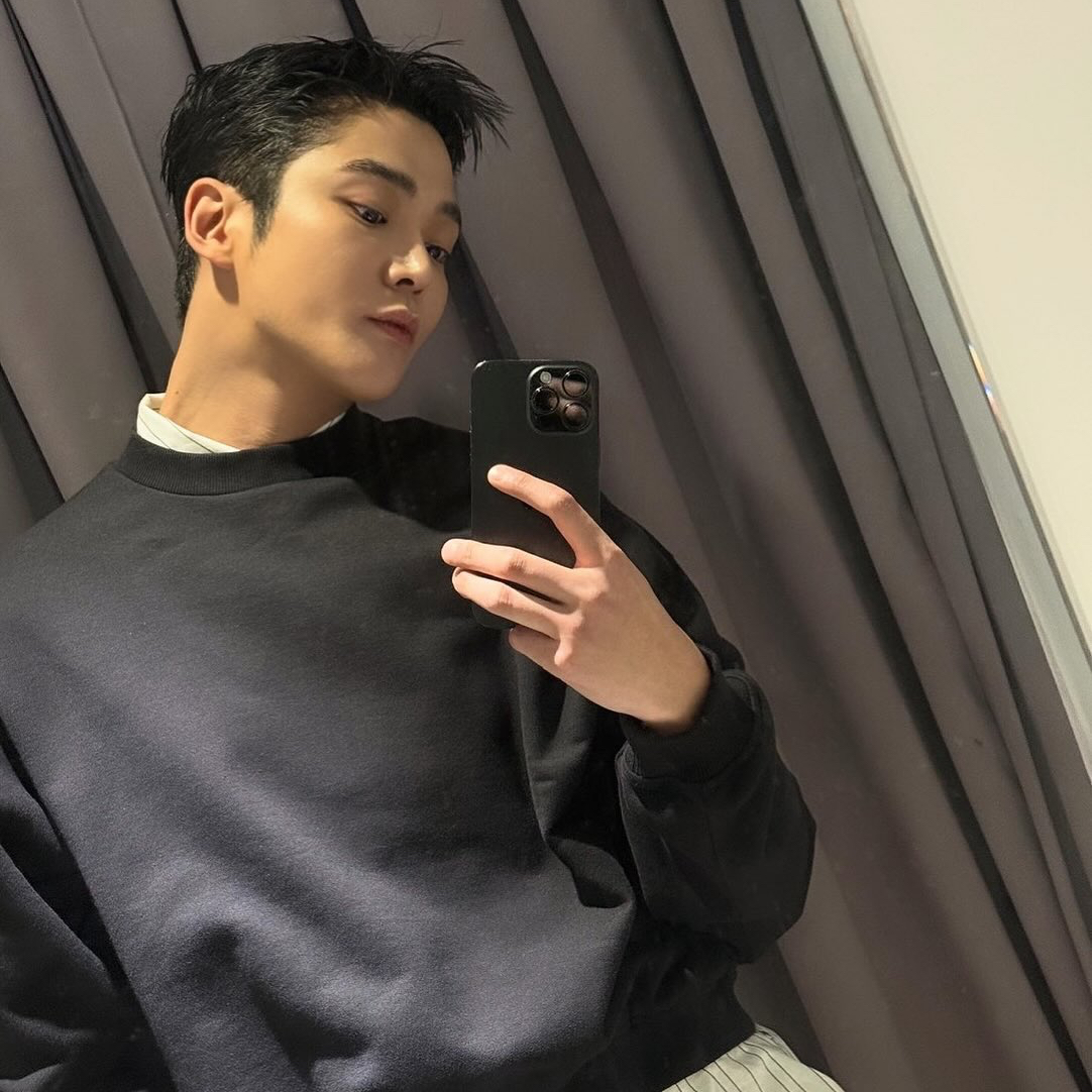 A moment captured by a fan of Rowoon