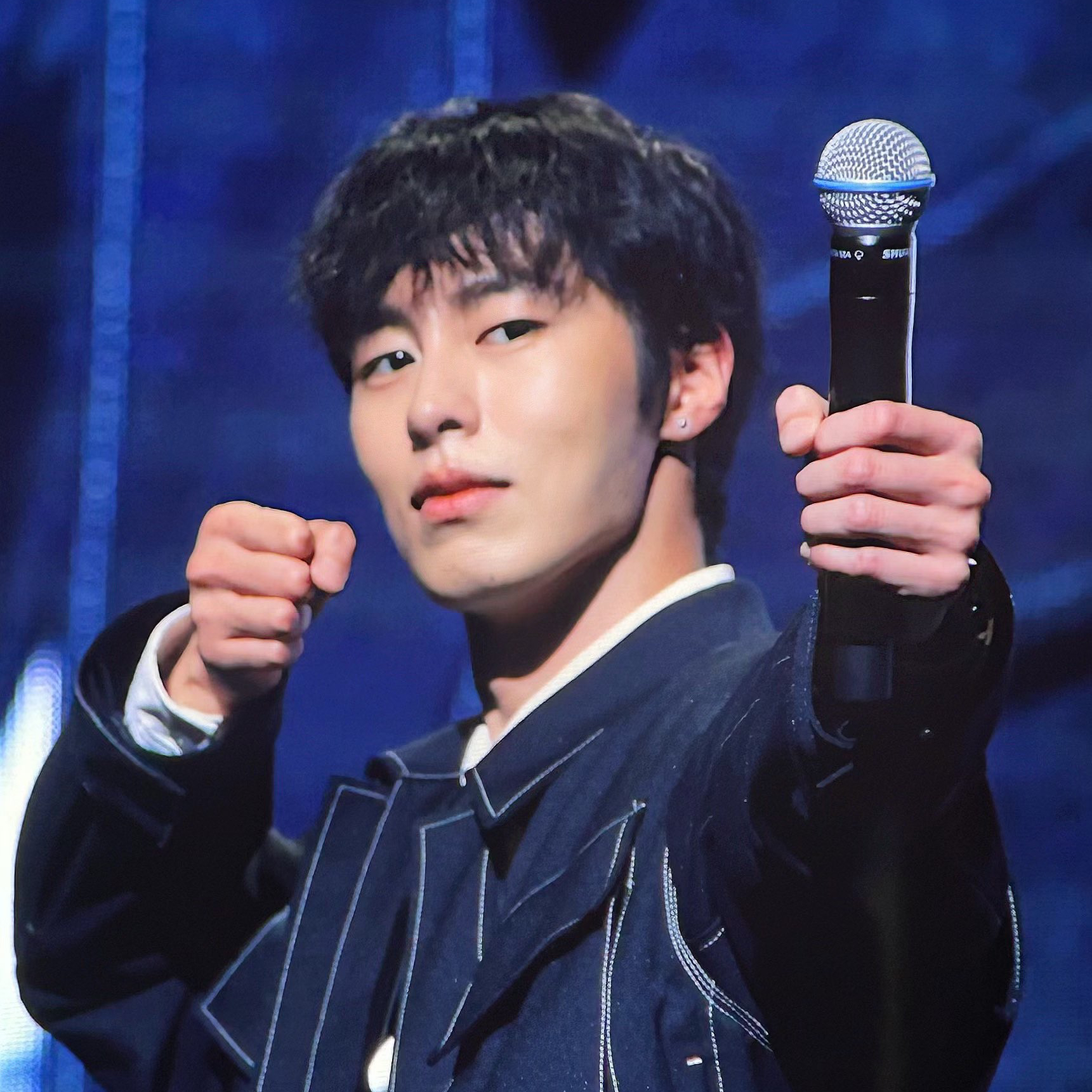 A moment captured by a fan of Lee Jaewook