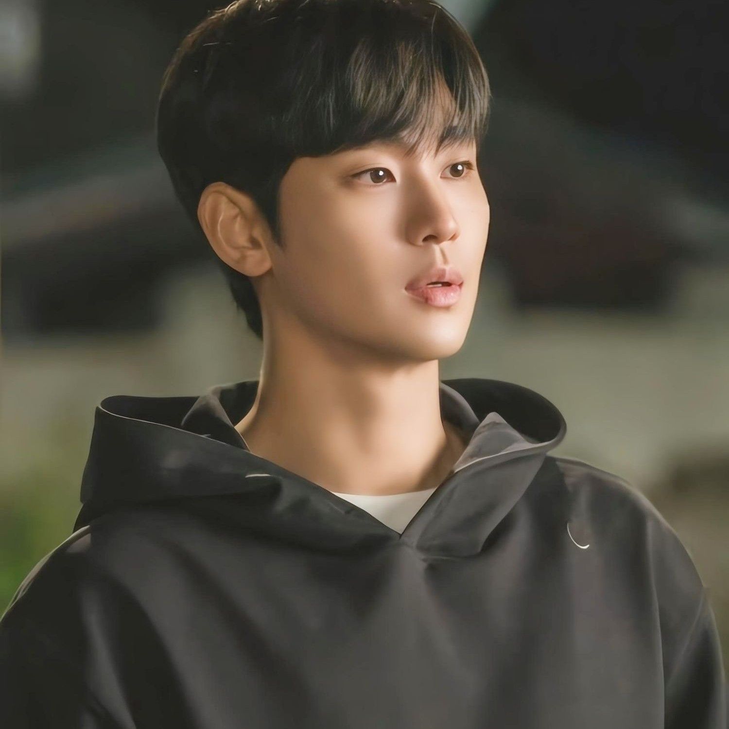 金秀贤的最新照片