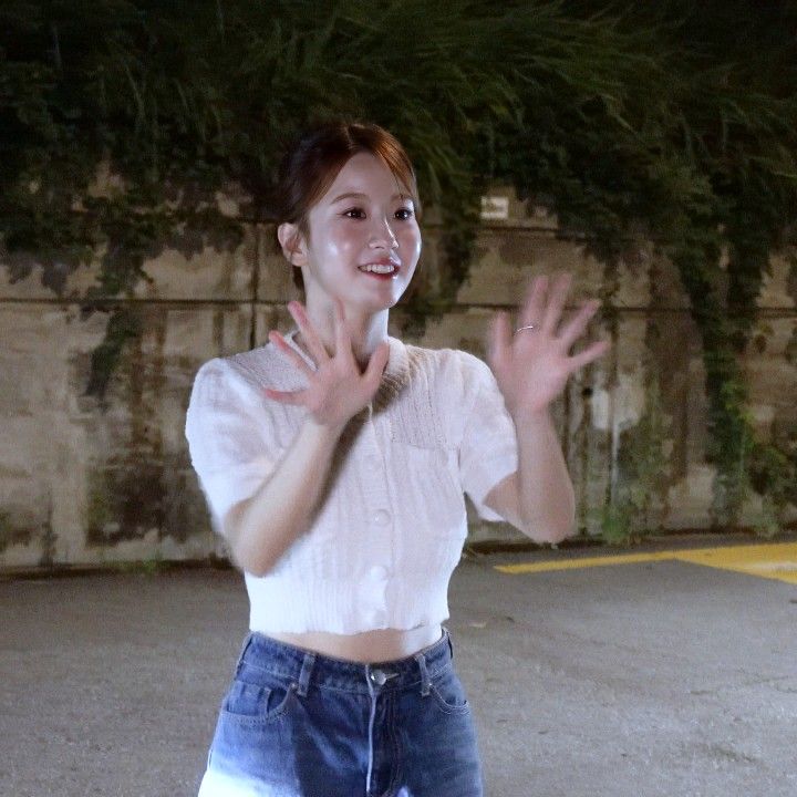 A moment captured by a fan of Oh Yujin