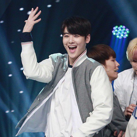 Cuplikan di balik layar dari Cha Eunwoo